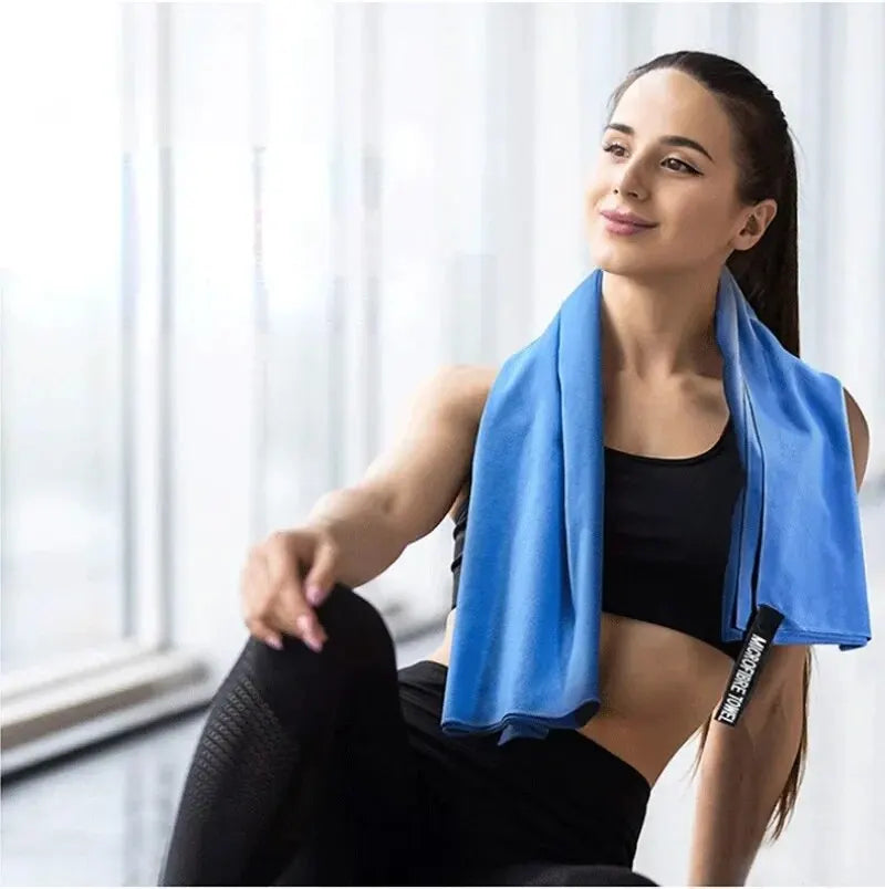 Quick-drying sports towel in blue, grey, green, and orange for gym, swimming, fitness, and outdoor activities